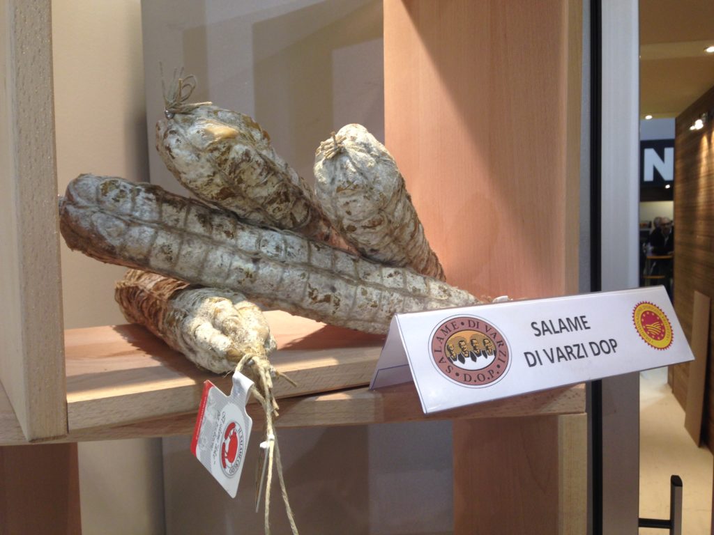 I salami Vecchio Varzi D.O.P. in rappresentanza del Consorzio di Tutela del Salame di Varzi allo stand ISIT